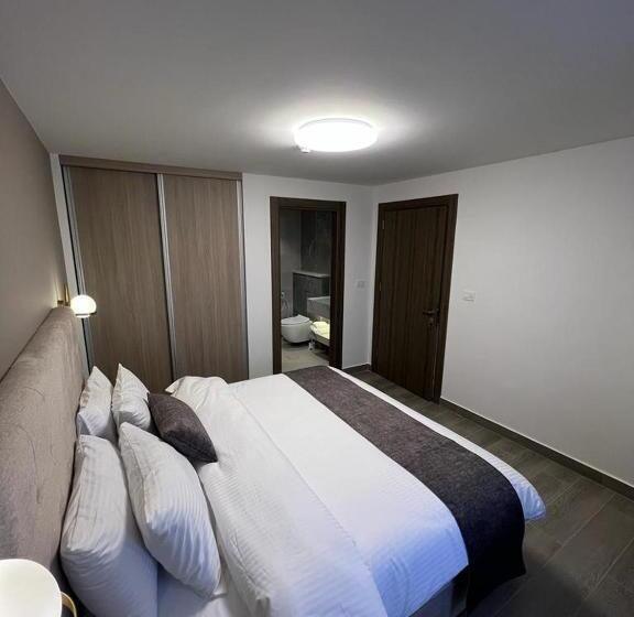 سوئیت با تخت بزرگ, Red Carpet Suites