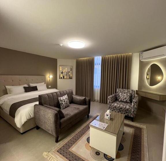 اتاق لوکس با تخت بزرگ, Red Carpet Suites