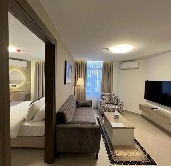 سوییت جونیور لوکس, Red Carpet Suites