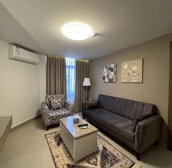 سوییت جونیور لوکس, Red Carpet Suites