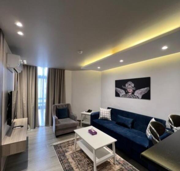 سوییت جونیور لوکس, Red Carpet Suites