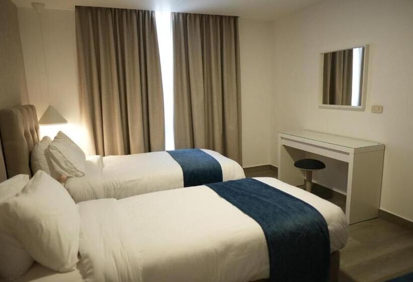 سوئیت 2 خوابه, Red Carpet Suites