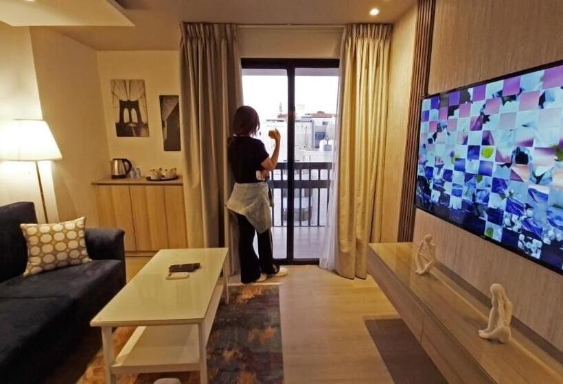 سوئیت 2 خوابه, Red Carpet Suites