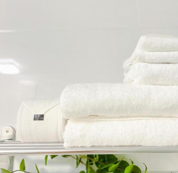 اتاق استاندارد چهارنفره با بالکن, Tuna Hotel Phú Yên