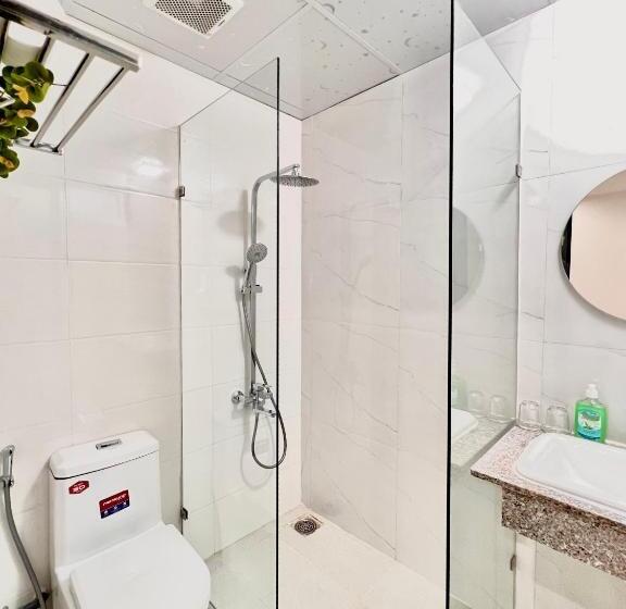 اتاق استاندارد چهارنفره با بالکن, Tuna Hotel Phú Yên