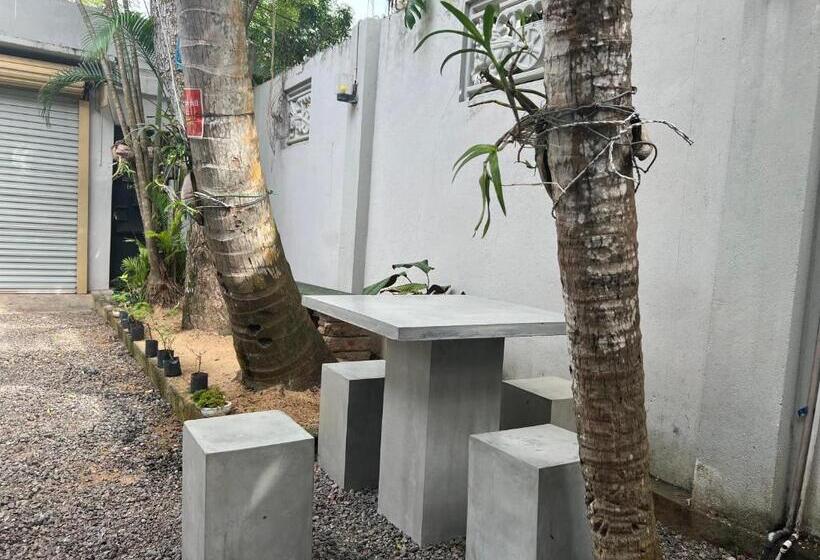 غرفة إقتصادية, The Lovina Place