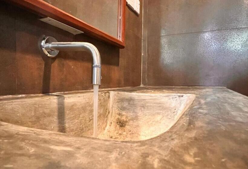 غرفة ديلوكس, The Lovina Place