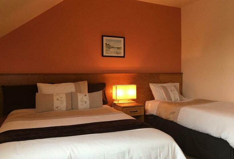 Triple Room Sea View, The Clady