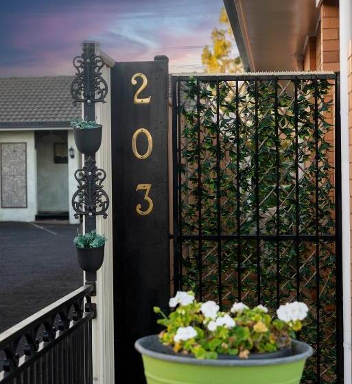 דירת שלושה חדרים, Toowoomba Hospital Apartments