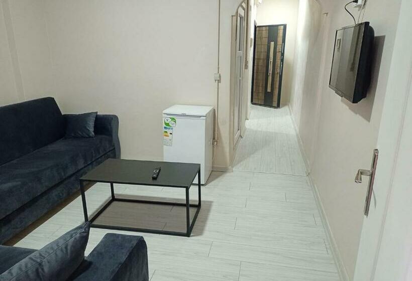 استودیو خانوادگی, Ava Suits 1+1