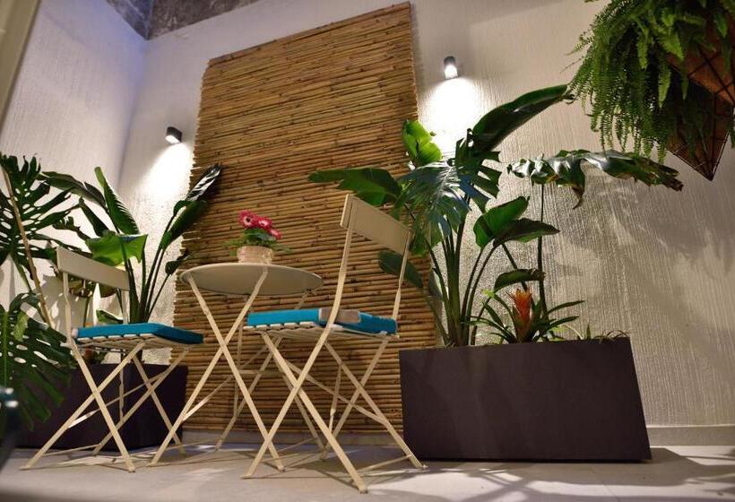 スタンダードルーム, Almarì