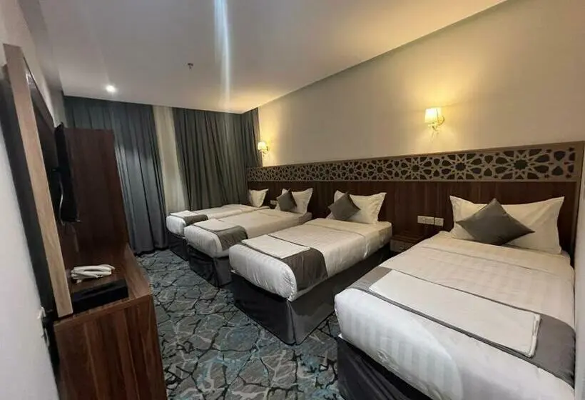 Economy Quadruple Room, فندق بياك أوتيل الروضة