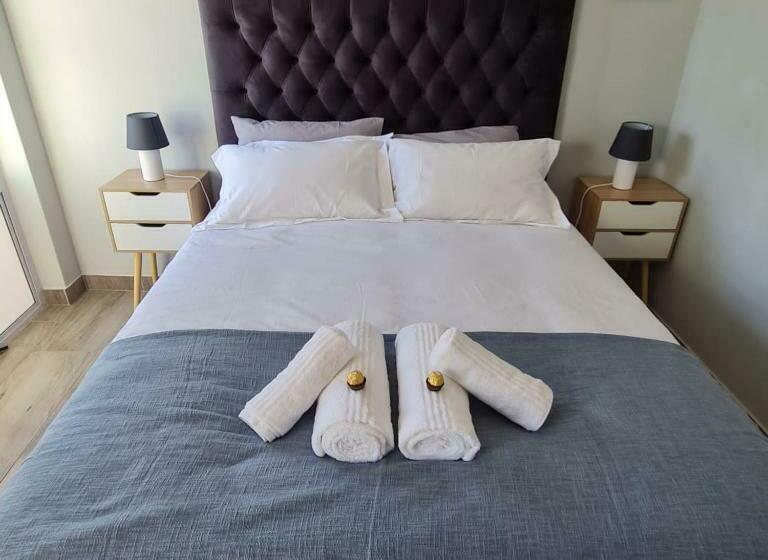 غرفة قياسية مطلّة علي حمام السباحة, 51 On Vlei