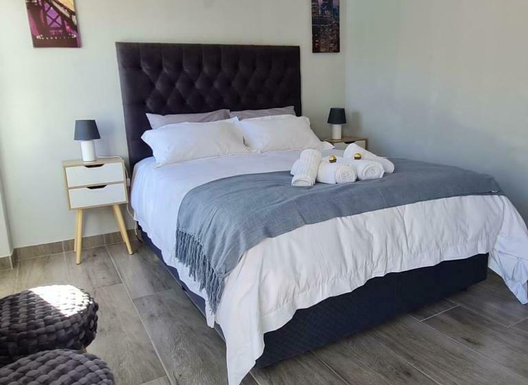 غرفة قياسية مطلّة علي حمام السباحة, 51 On Vlei