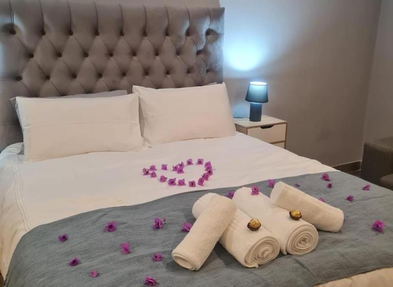 غرفة عائلية, 51 On Vlei