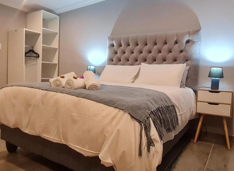 غرفة عائلية, 51 On Vlei