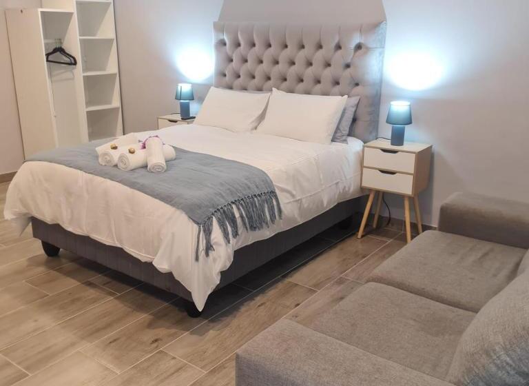 غرفة عائلية, 51 On Vlei