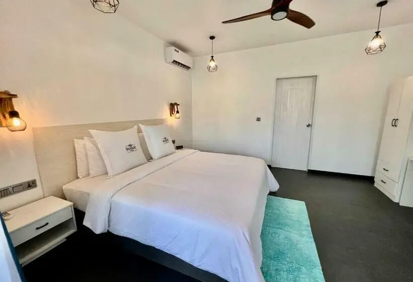 اتاق لوکس با بالکن, Seaside Dhigurah