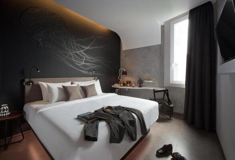 Студия Стандарт, Artotel Thamrin Jakarta