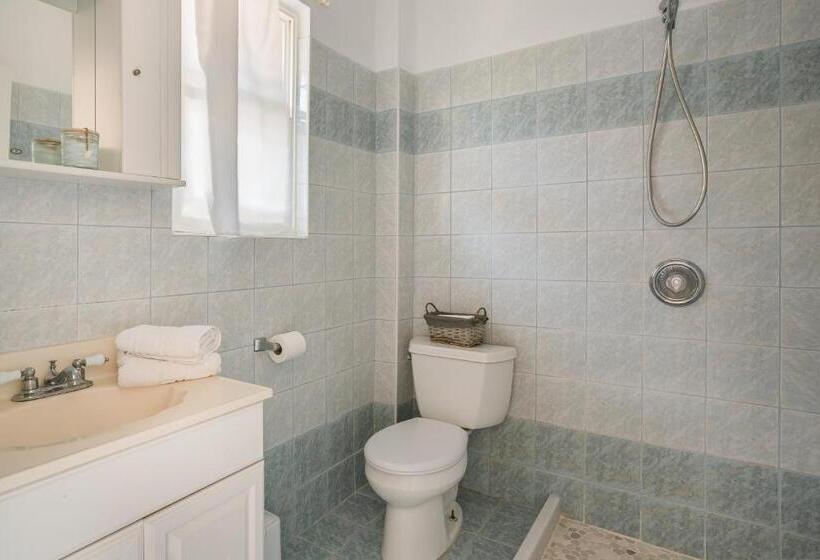 스탠다드 스튜디오, Eagle S Nest