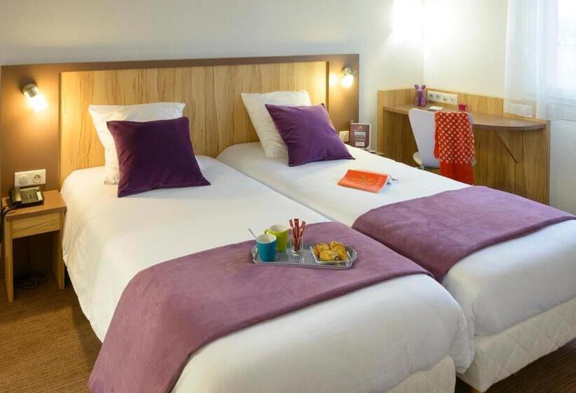 آپارتمان یک خوابه با دری مشترک که هال را جدا می کند., Brit Hotel Reims Croix Blandin