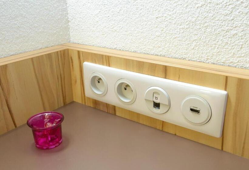 اتاق استاندارد یک نفره, Brit Hotel Reims Croix Blandin