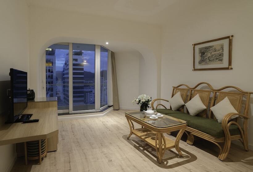 سوئیت پریمیوم, Green World Hotel Nha Trang