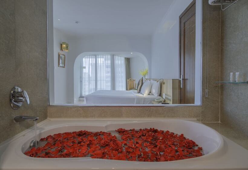 سوئیت پریمیوم, Green World Hotel Nha Trang