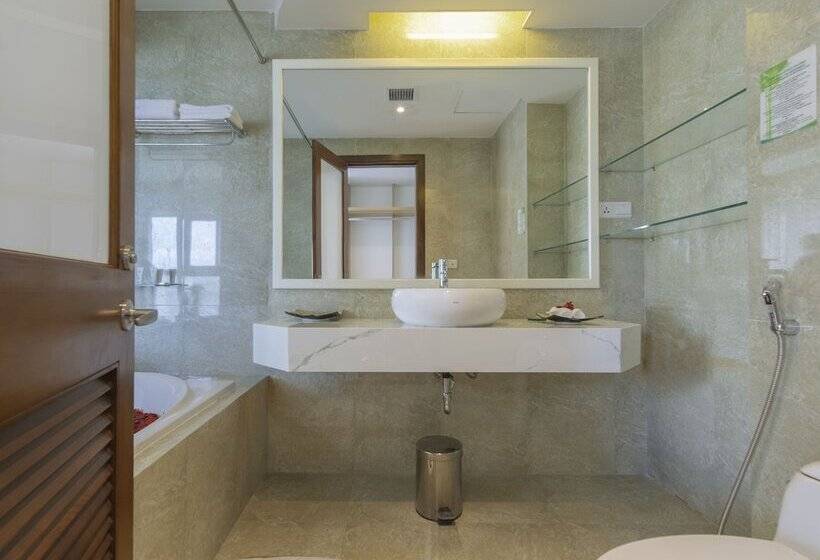 سوئیت پریمیوم, Green World Hotel Nha Trang