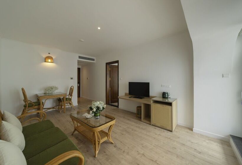 سوئیت پریمیوم, Green World Hotel Nha Trang