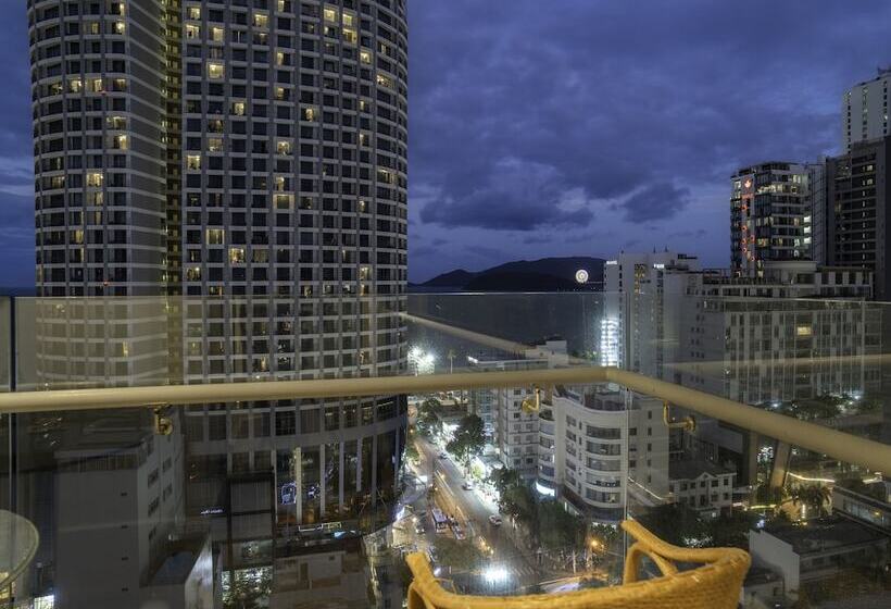 سوئیت پریمیوم, Green World Hotel Nha Trang