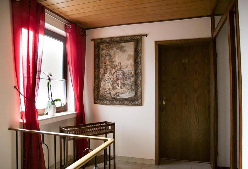 标准三人间, Herzog S Ulsterbrücke