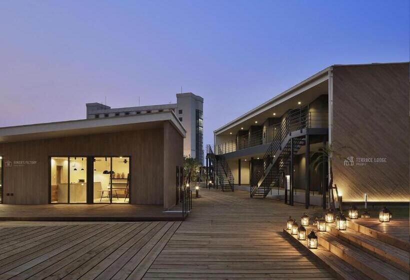 اتاق خانوادگی, I + Land Nagasaki