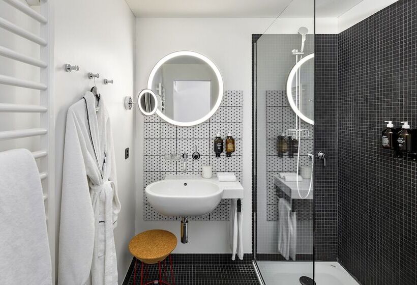 اتاق عادی, Marktgasse