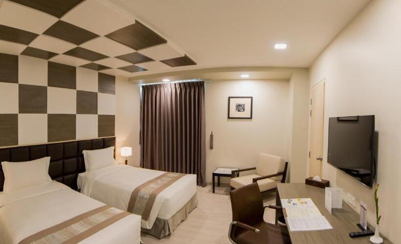 اتاق لوکس, Parami