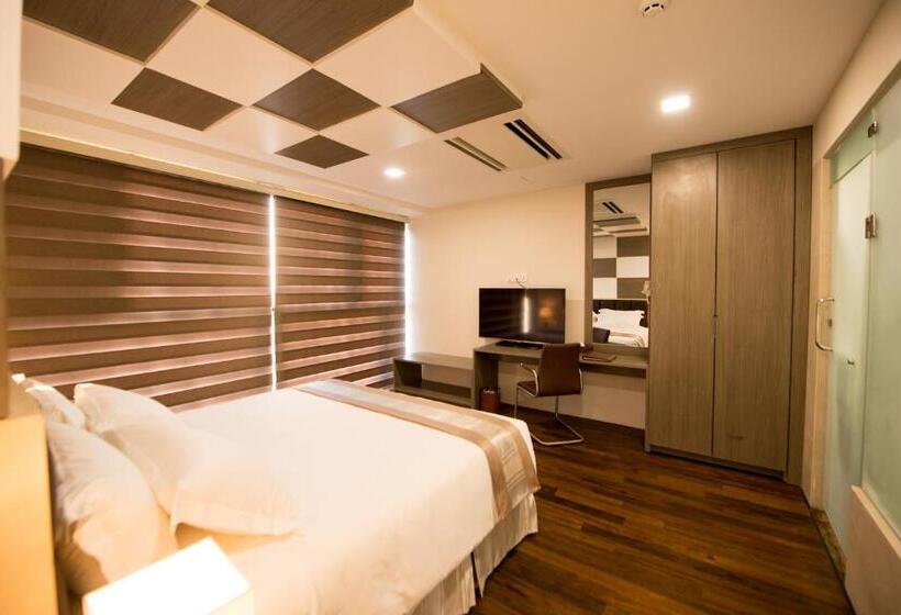 سوییت اجرایی, Parami