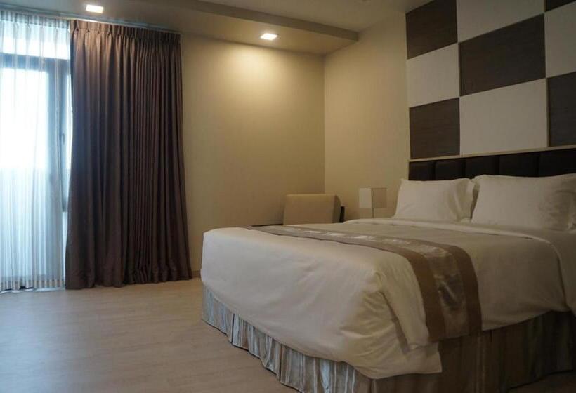 اتاق لوکس, Parami