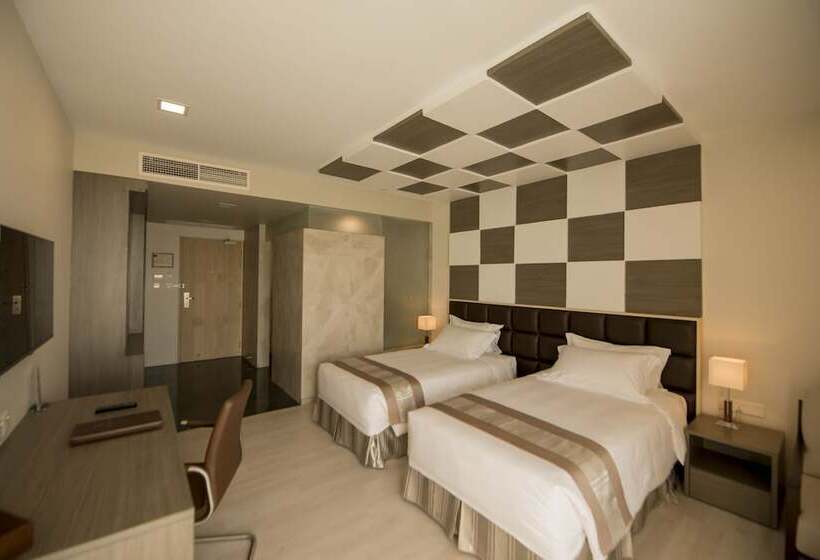 اتاق لوکس, Parami