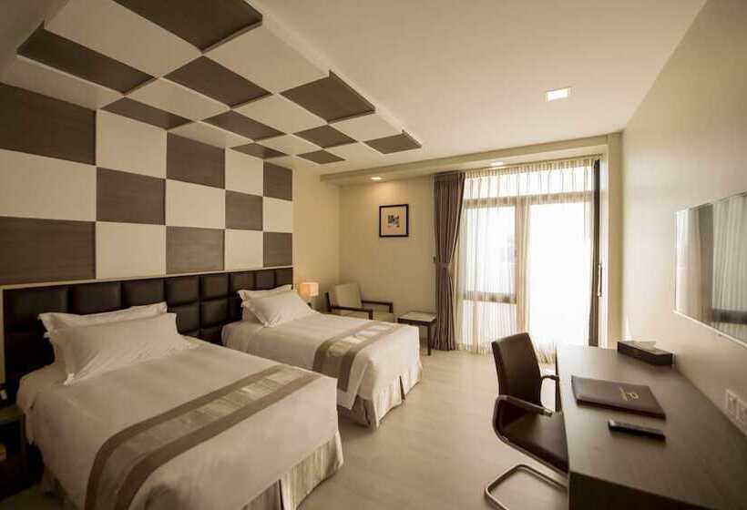 اتاق لوکس, Parami