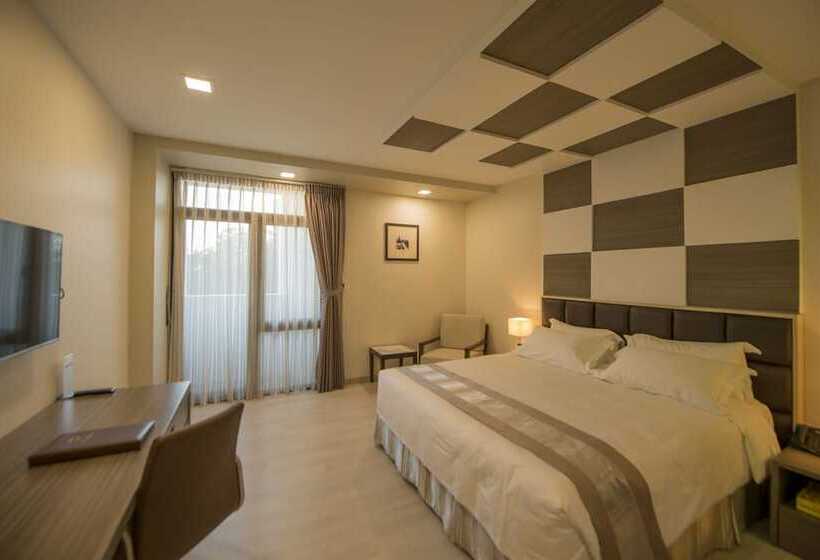 اتاق لوکس, Parami