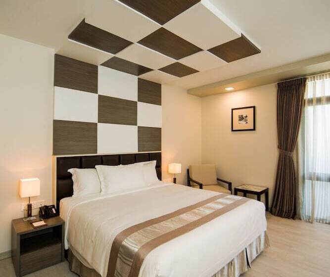 اتاق لوکس, Parami