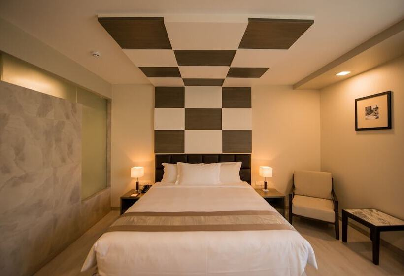 اتاق لوکس, Parami