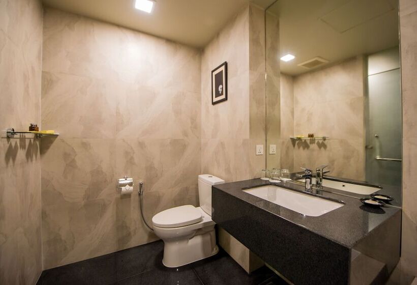 اتاق لوکس, Parami