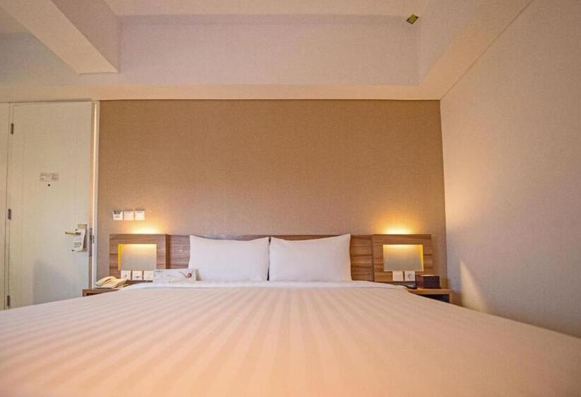 Номер Deluxe, Whiz Prime Hotel Balikpapan