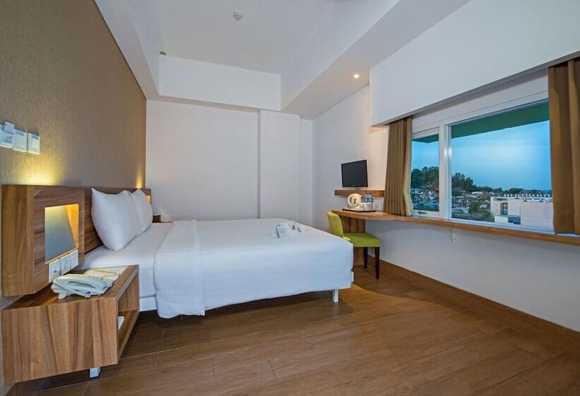 Номер Deluxe, Whiz Prime Hotel Balikpapan