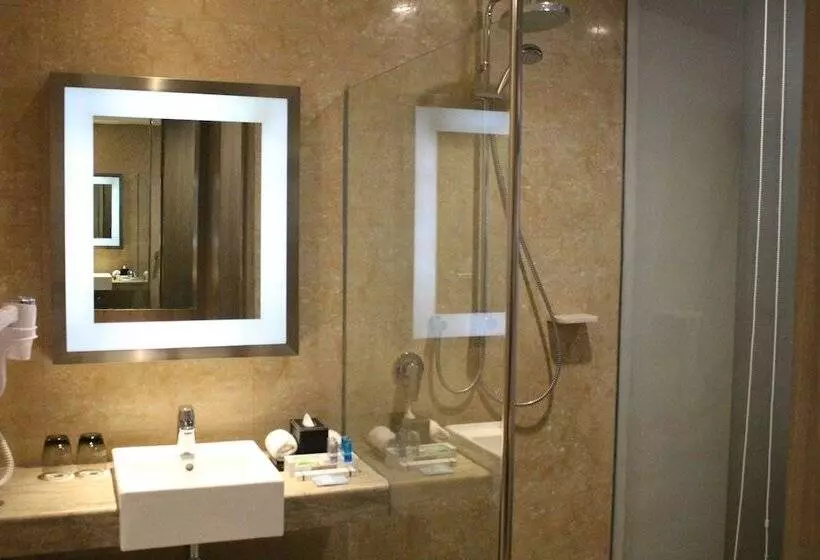 デラックスルーム, Novotel Makassar Grand Shayla