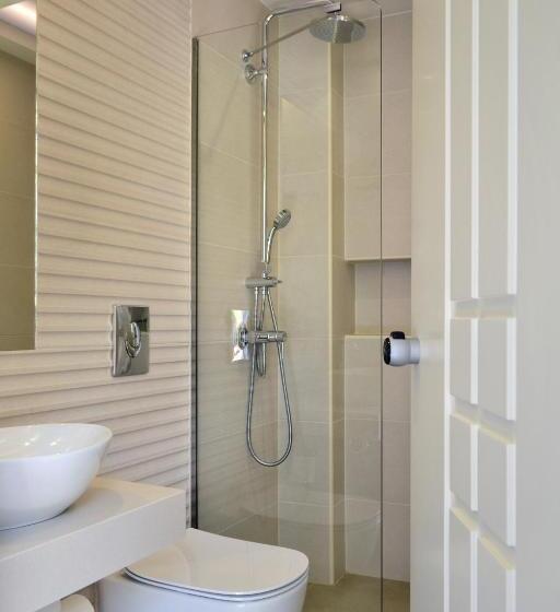 스탠다드 스튜디오, Papadakis