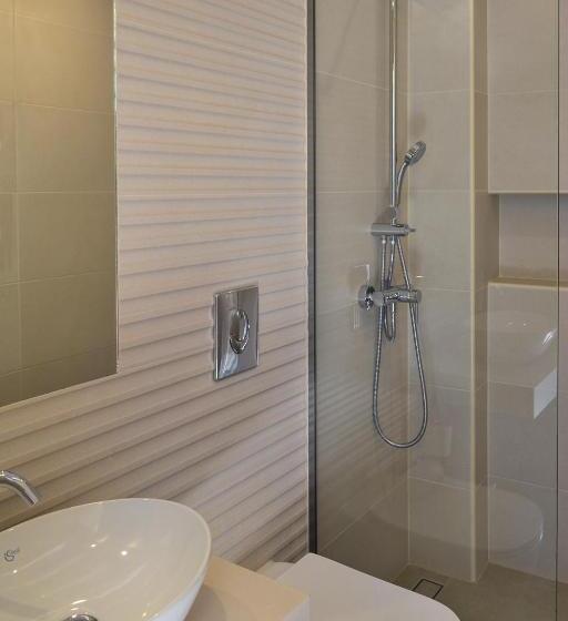 침실 1개 아파트, Papadakis