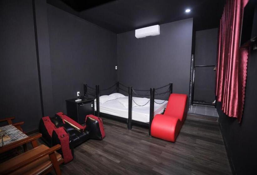 اتاق استاندارد, Dubai Luxury Hotel & Massage