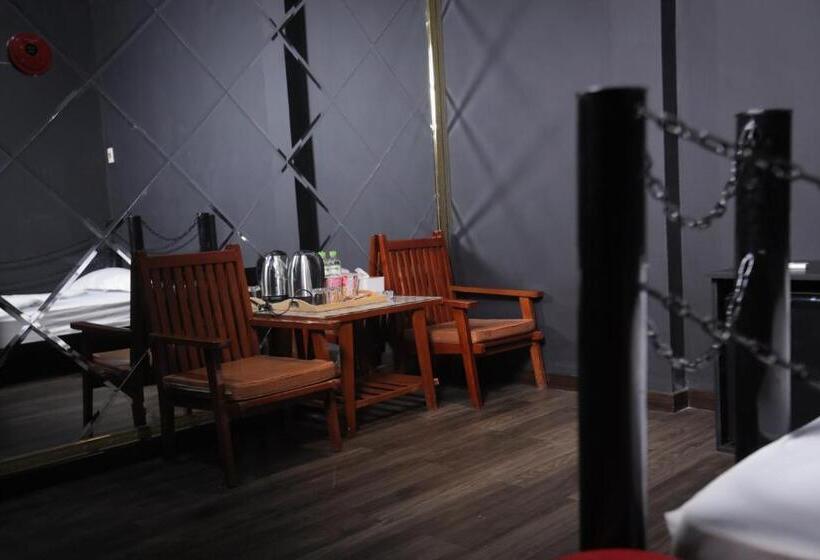 اتاق استاندارد, Dubai Luxury Hotel & Massage